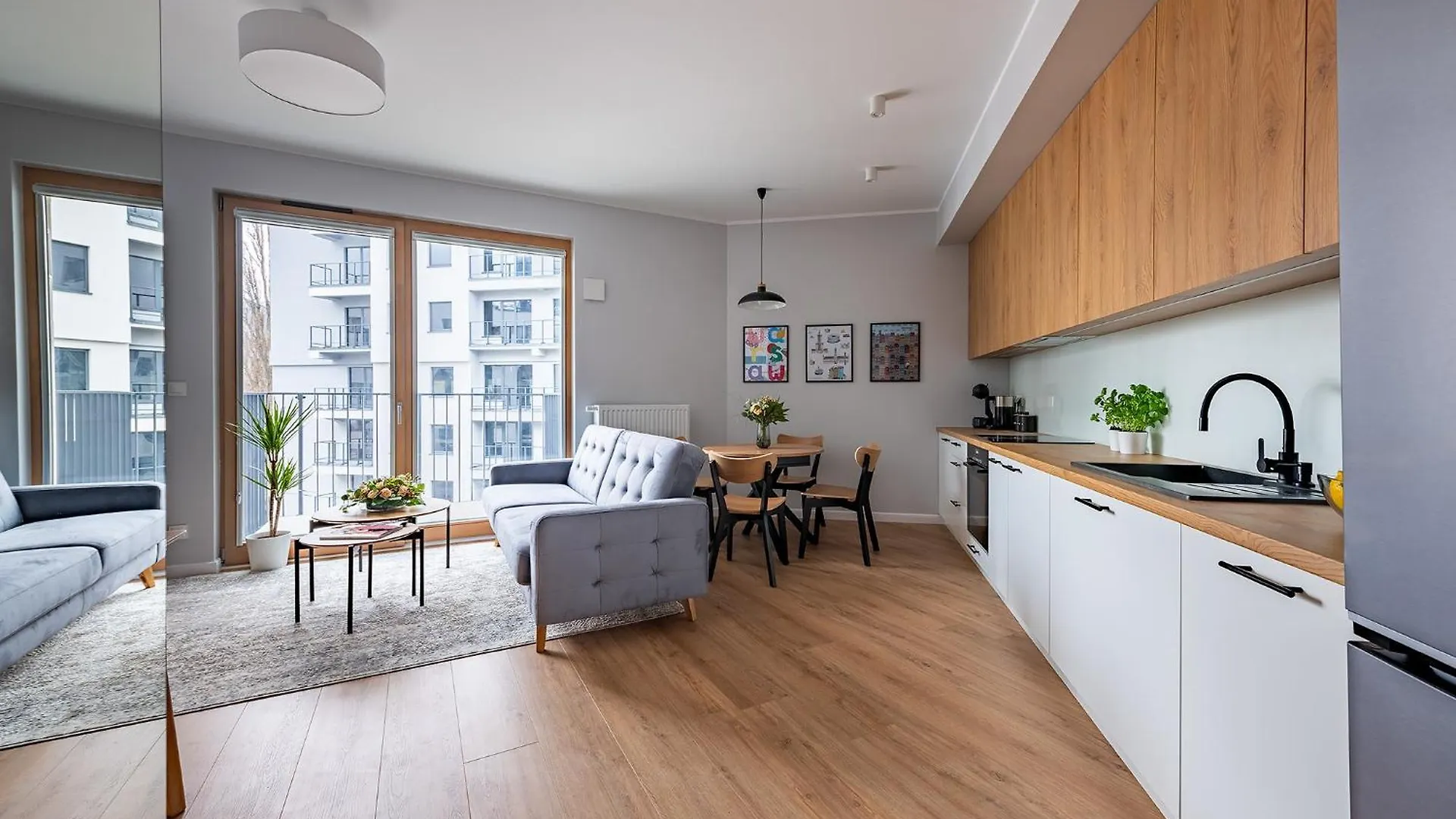 Expo Apartment Kolejowa Warsaw